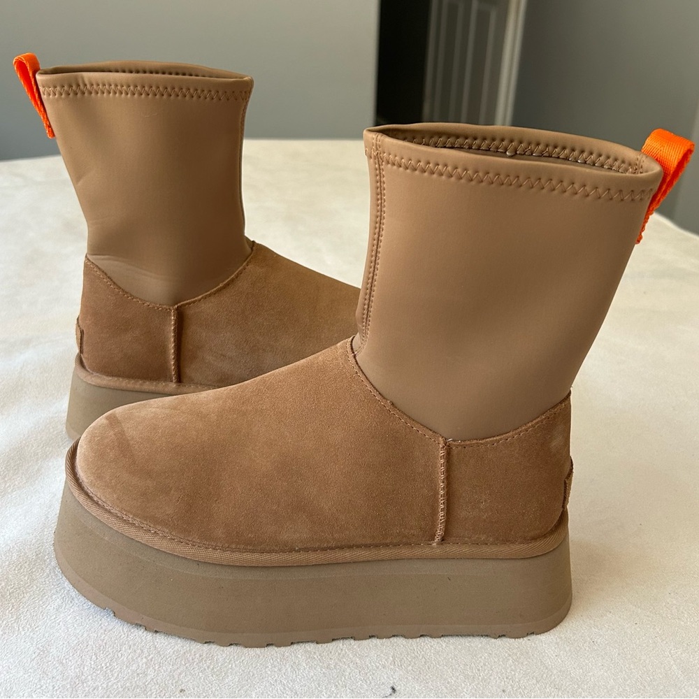 UGG CLASSIC DIPPER PLATFORM BOOT NWT - image 1